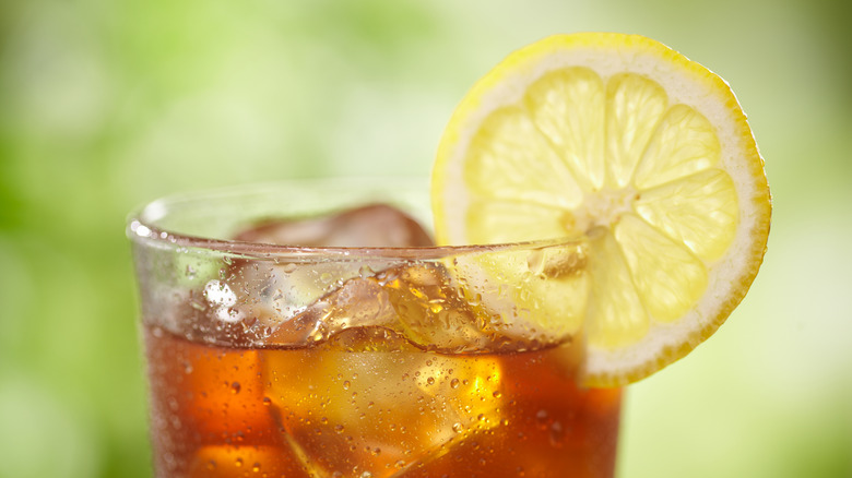 iced tea with lemon