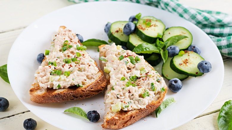 Tuna salad on toast with fruit