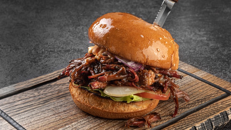 pulled pork sandwich