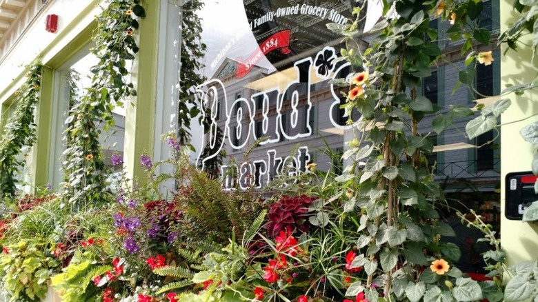 Exterior of Doud's Market