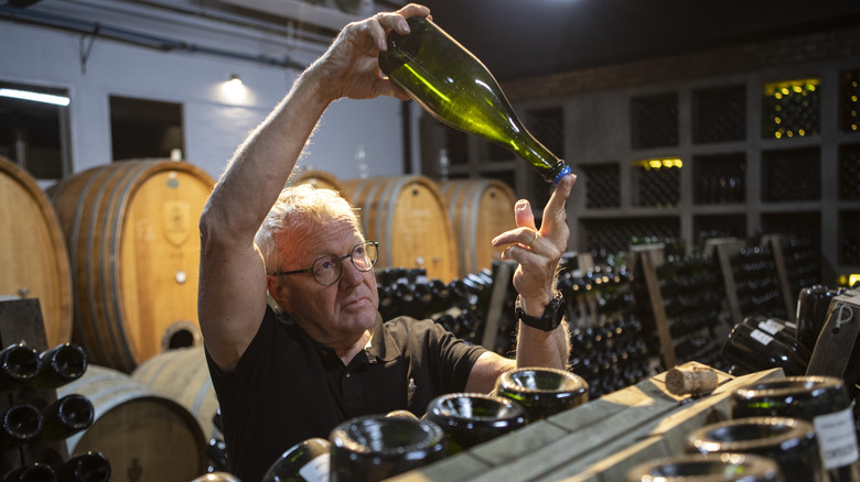 Graham Beck holding Cap Classique