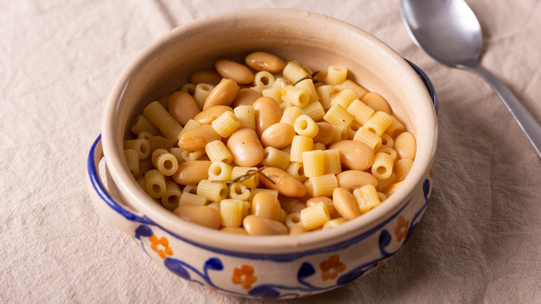 Pasta with white beans