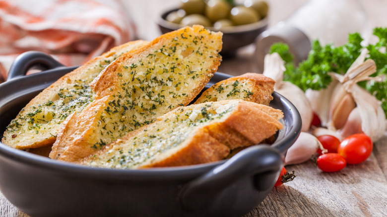 Garlic bread pieces