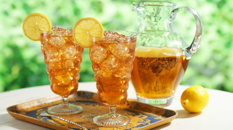 glasses and pitcher of iced tea with lemon