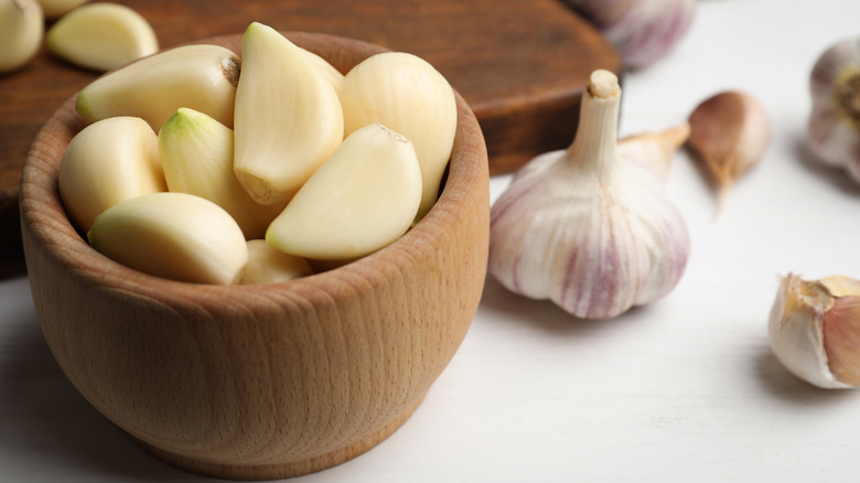 peeled garlic in bowl