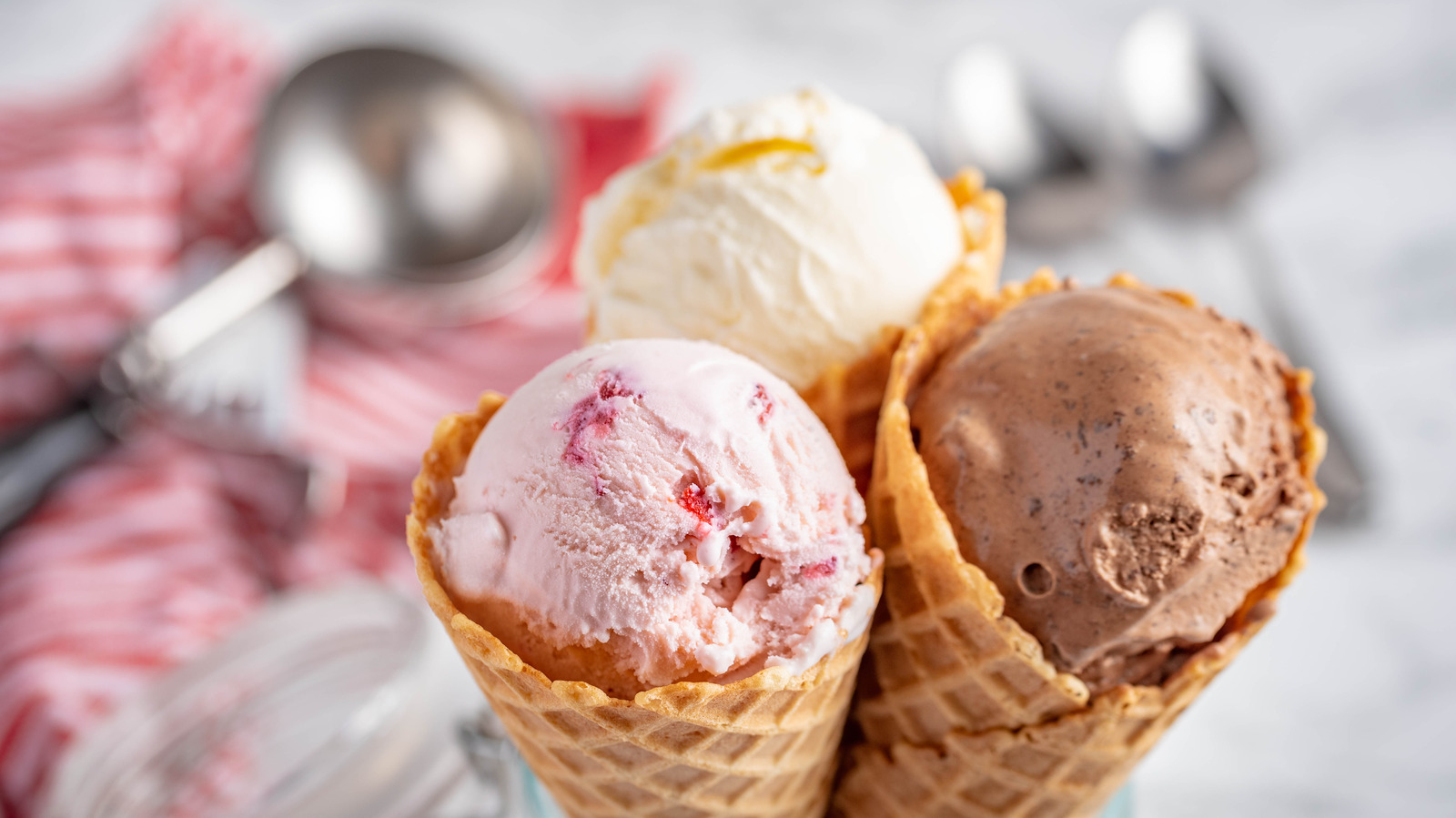 This Trick Will Prevent Ice Cream From Leaking Through The Cone