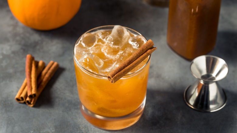 pumpkin spice bourbon smash