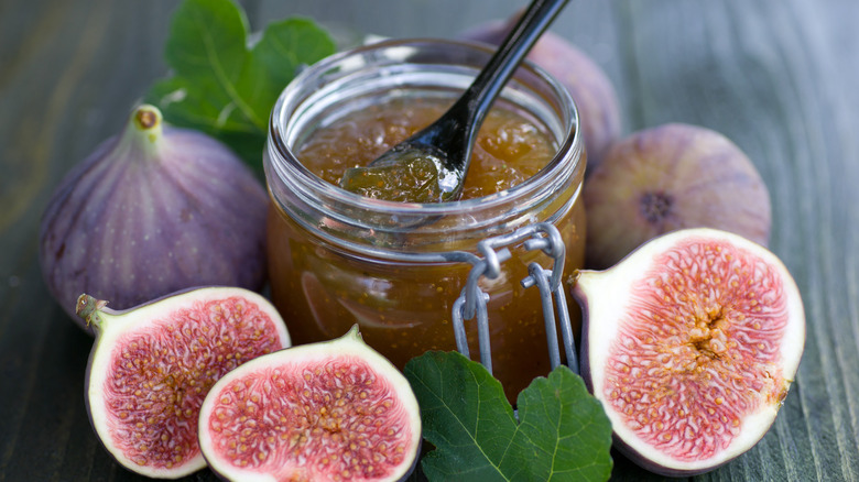 Fig preserves with halved figs