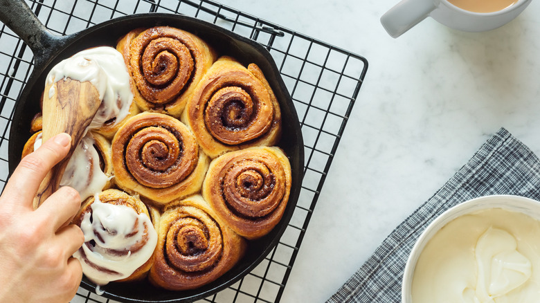 Cinnamon rolls in skillet