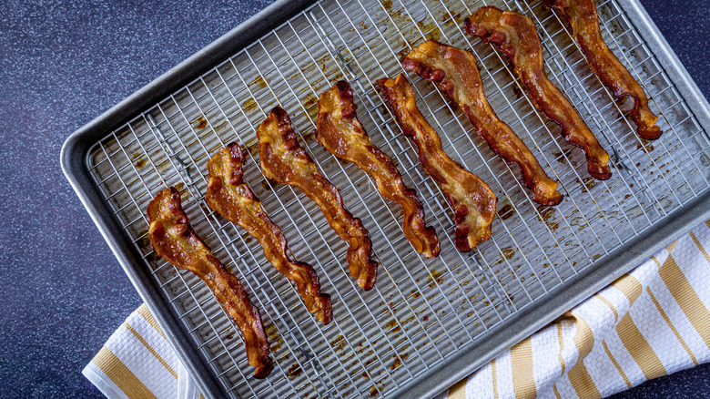 bacon on flat rectangular pan