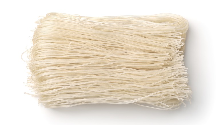 Dried rice noodles