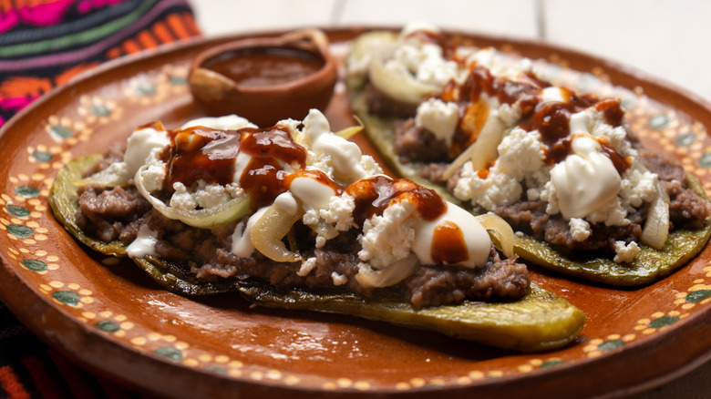 Baked nopales with toppings