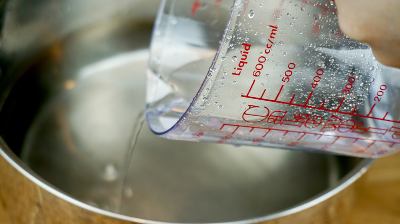 Water in measuring cup