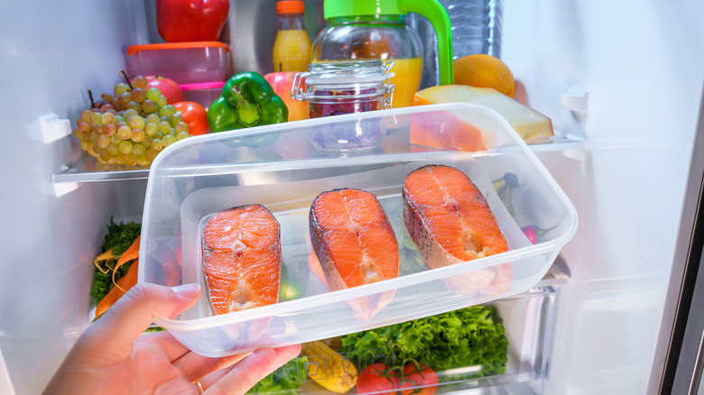 Putting raw salmon in fridge