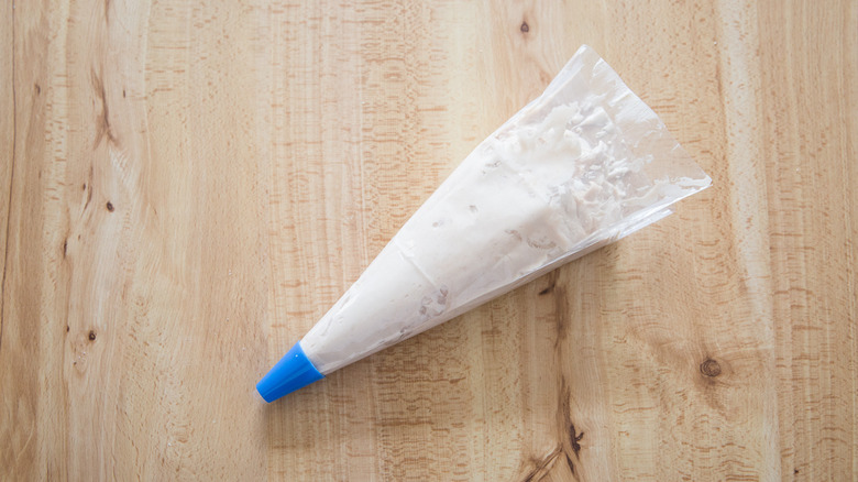 piping bag with cannoli filling