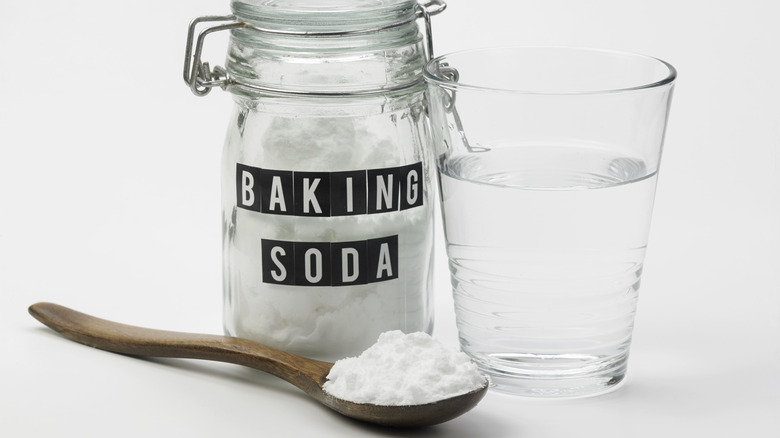 Baking soda and glass of water