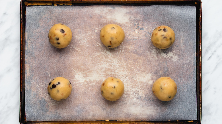 unbaked cookies on baking sheet