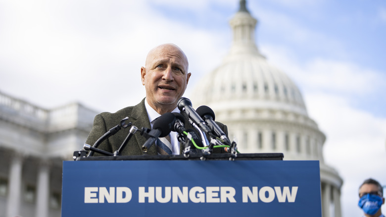 Tom Colicchio speaking in front of the U.S. Capitol building