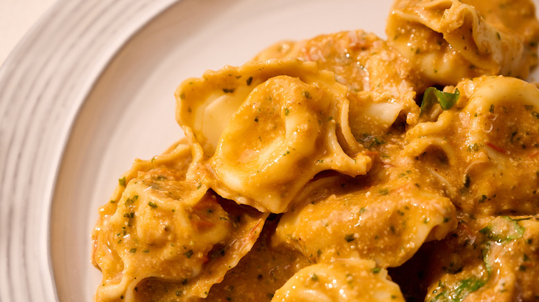 tomato pesto on tortellini