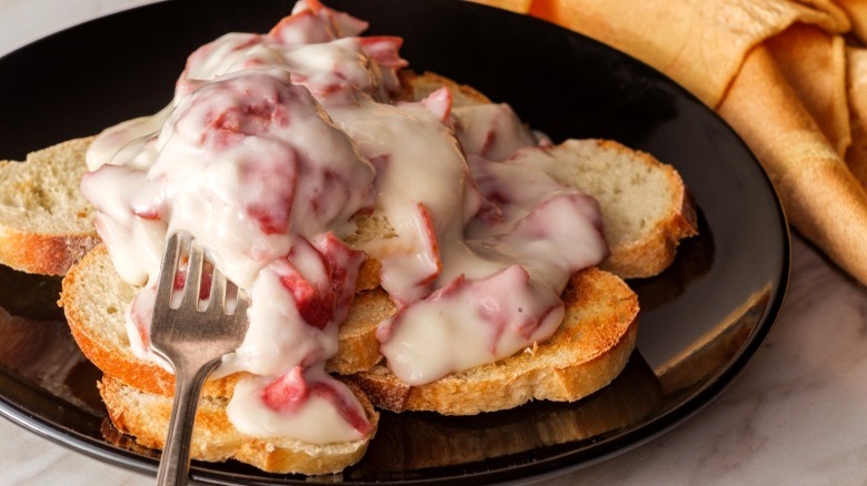 Creamed chipped beef on toast