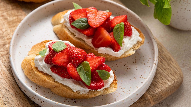 drizzling honey onto fruit toast