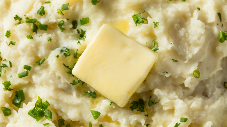 Mashed potatoes with scallions and butter