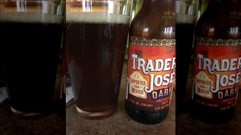 Trader José Dark Lager bottle and glass