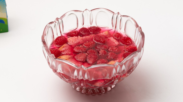 set raspberry trifle