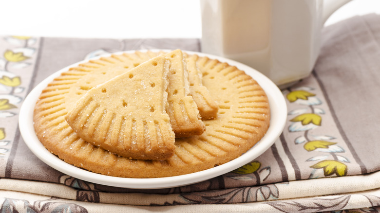 Coffee and petticoat tails shortbread