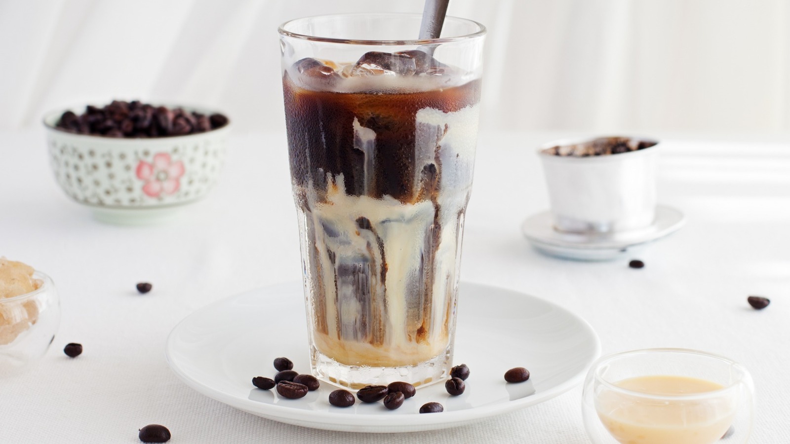 https://www.tastingtable.com/img/gallery/treat-your-sweet-tooth-with-vietnamese-iced-coffee/l-intro-1697023845.jpg