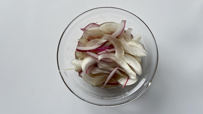 sliced onions in bowl