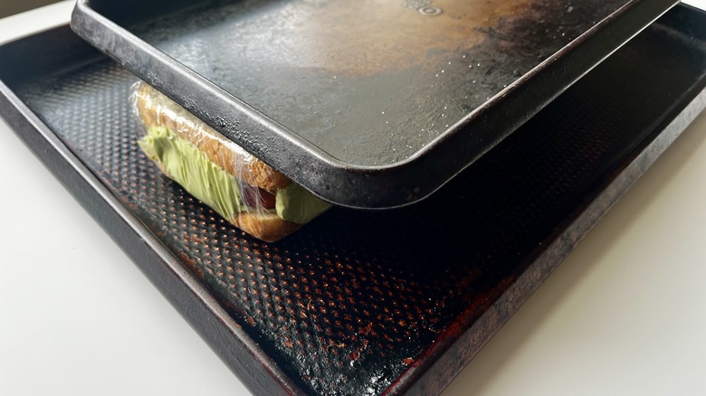 sandwich between two baking sheets