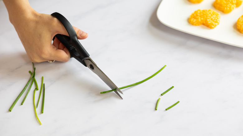 scissors cutting chives 