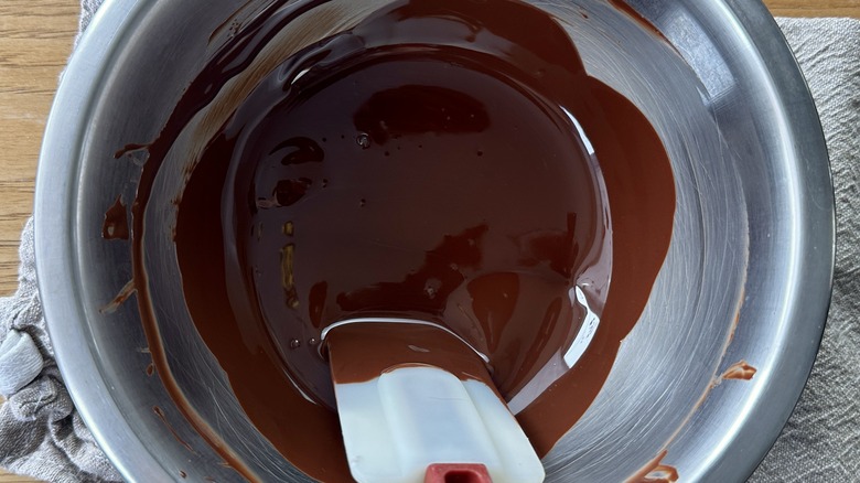 Melted chocolate in bowl