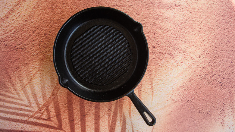 Cast iron grill pan