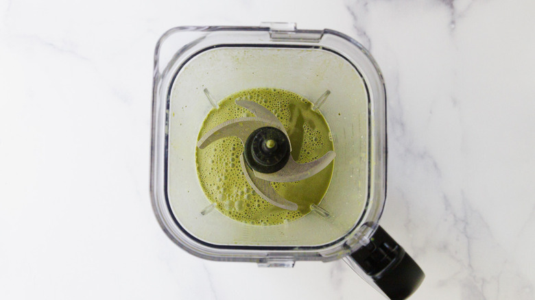 Matcha mocktail in blender