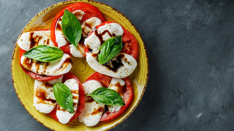 Caprese salad arranged in circle