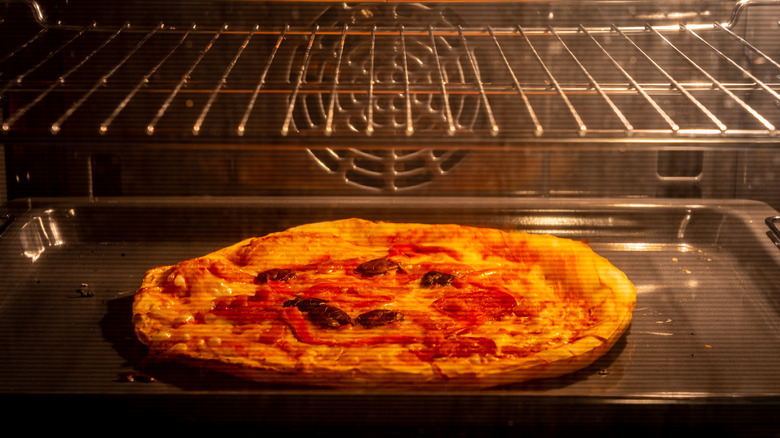 reheating pizza in oven