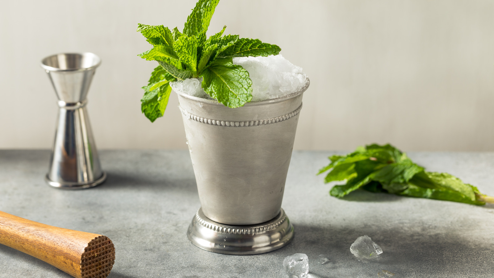 https://www.tastingtable.com/img/gallery/turn-a-mint-julep-cocktail-into-a-kentucky-derby-inspired-dessert/l-intro-1692286307.jpg