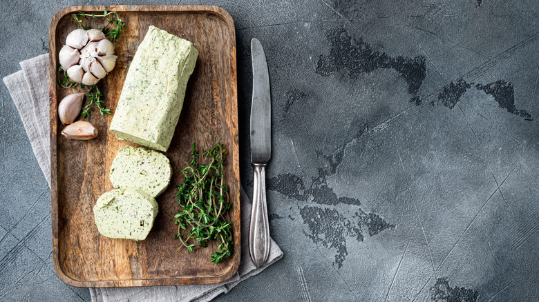 Compound butter with thyme and garlic