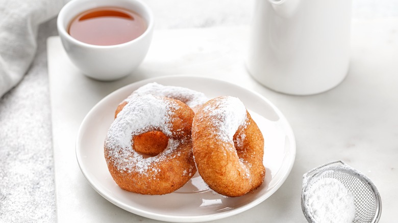 canned biscuit donuts