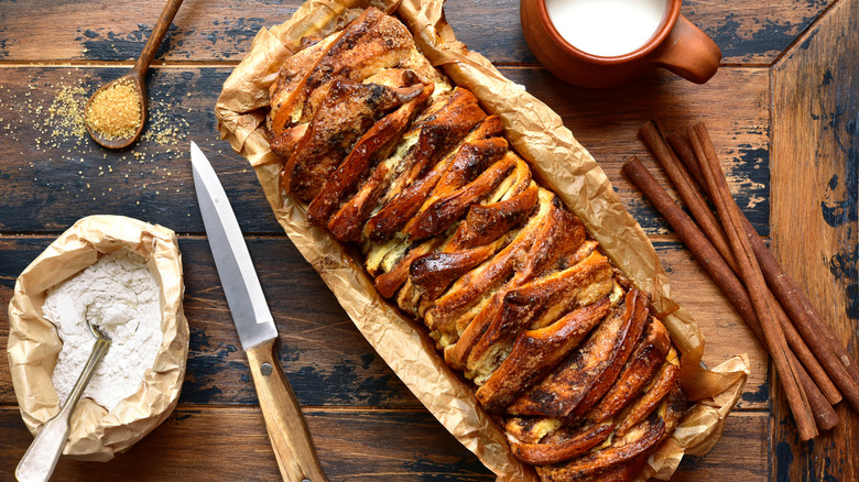 Overview cinnamon pull apart loaf