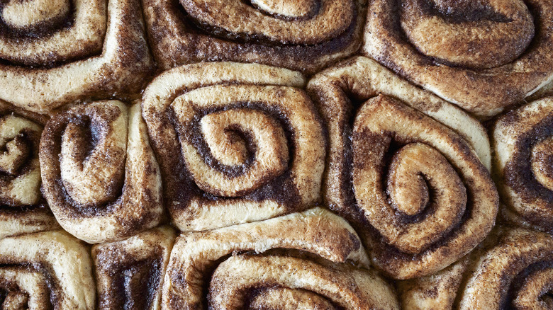 Cinnamon rolls in a tray