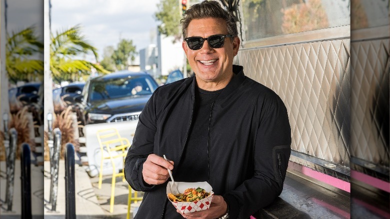 Tyler Florence eating food truck meal outside