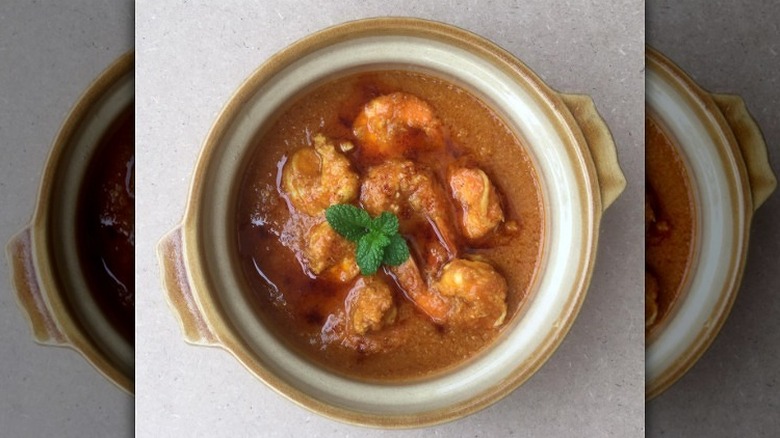 Burmese prawn curry