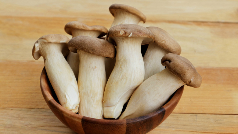 King oyster mushrooms whole