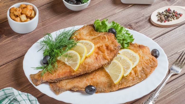 fried flounder with lemon