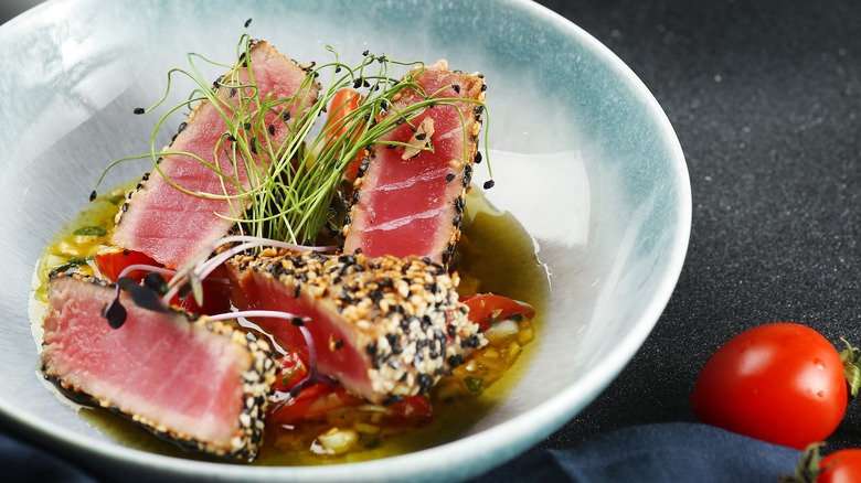 seared tuna with sesame