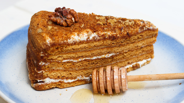 medivnyk Ukrainian honey cake