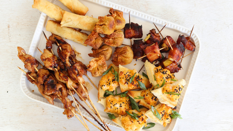 pu pu platter on serving tray